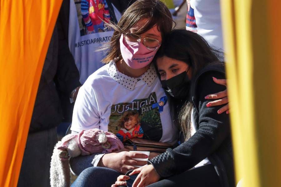 "Esto no es un show": La molestia de madre de Tomás por video grabado en funeral de su hijo