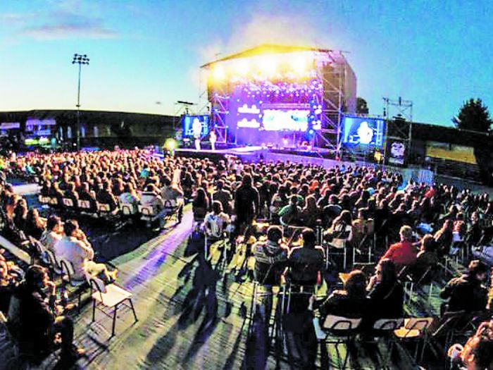 El Festival de Osorno es la fiesta perfecta: música, humor y reinas