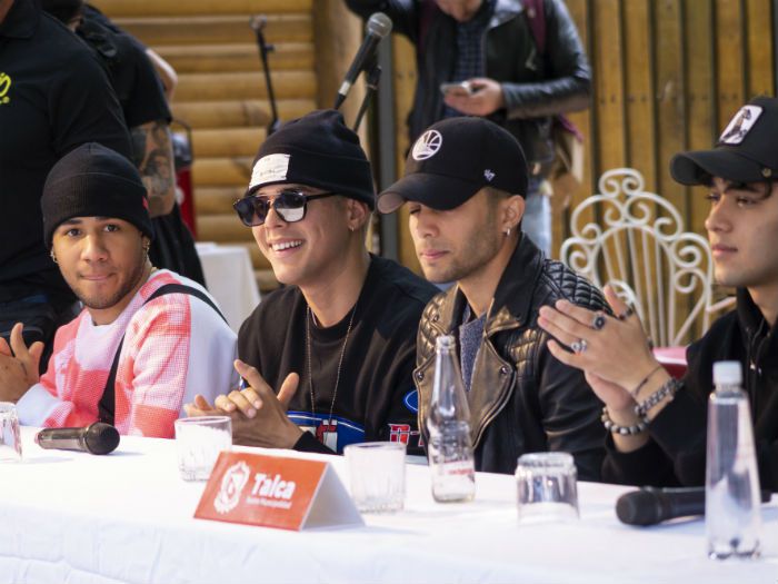 CNCO disfruta la intensidad de las fanáticas chilenas