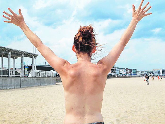 Condenan a tres gringas por hacer topless