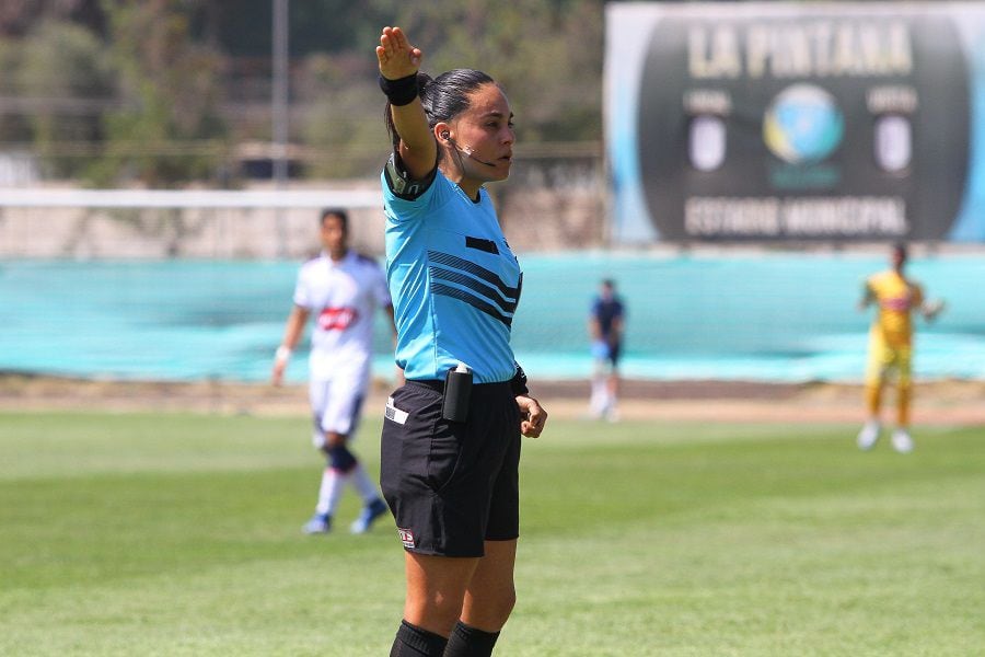 María Belén Carvajal: "Los futbolistas ya cambiaron su chip sobre las mujeres"