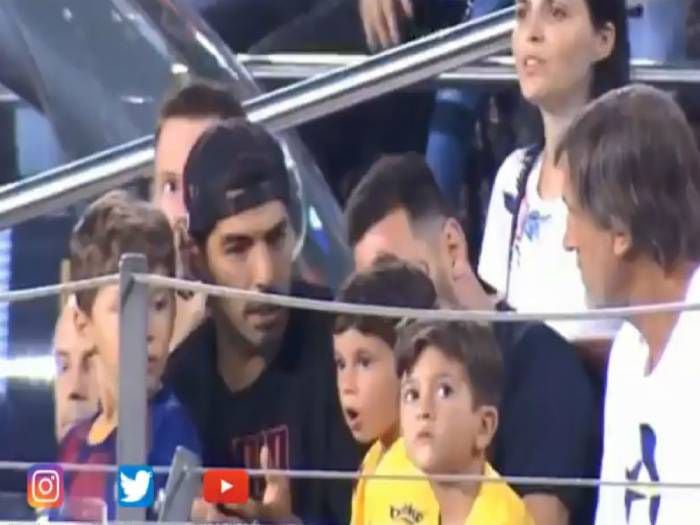 Luis Suárez "reto" a hijo de Lionel Messi por gritar casi gol del Betis