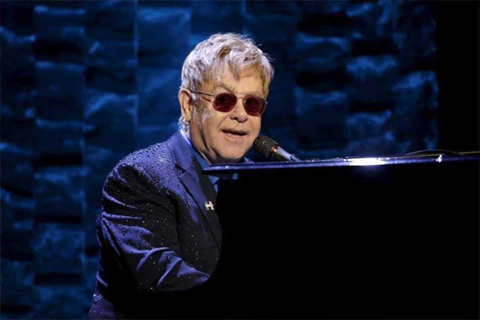 Emotivo comercial navideño de Elton John