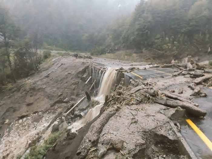 Cierran paso fronterizo Cardenal Samoré por derrumbe en ruta internacional