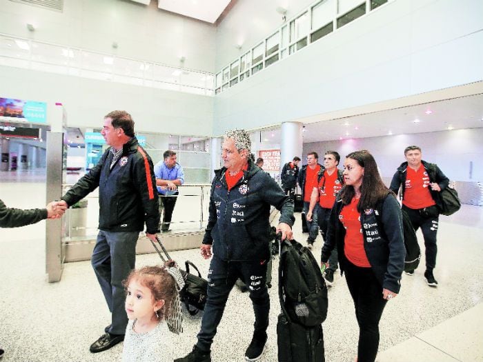 La roja le da pelea al huracán