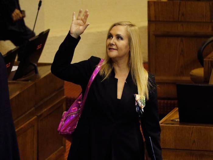 Filtran video del momento exacto de caída de Pamela Jiles en el Congreso