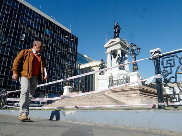 [Video] Valparaíso: cabo de la Armada chocó contra monumento a Prat