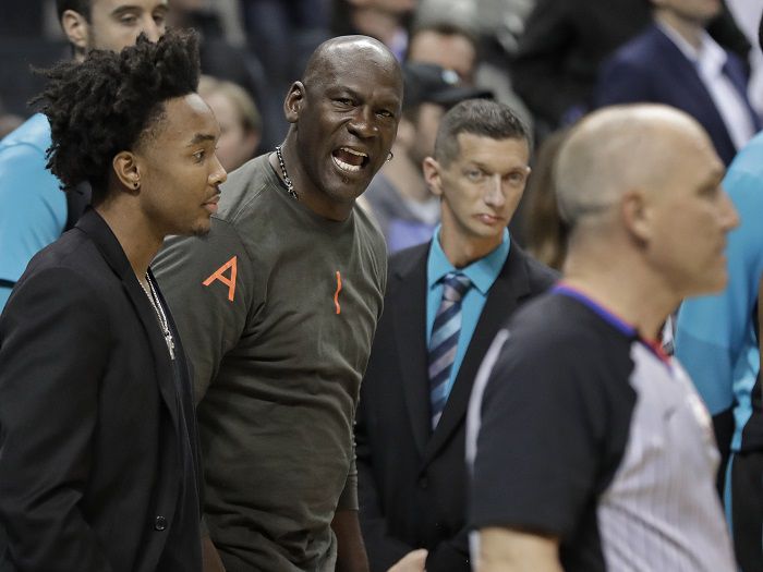 Con certero cachamal Michael Jordan corrigió a jugador por exagerada celebración