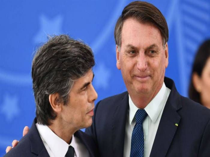 Ministro de Salud brasileño renunció a gobierno de Bolsonaro: duro menos de un mes