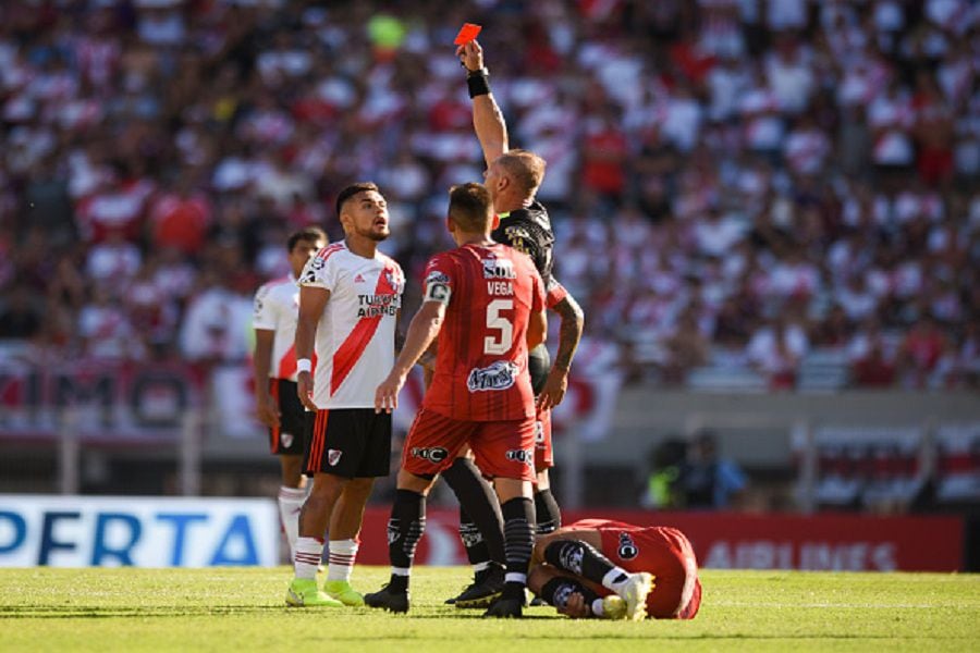 Paulo Díaz es expulsado y le llueven las críticas en Argentina