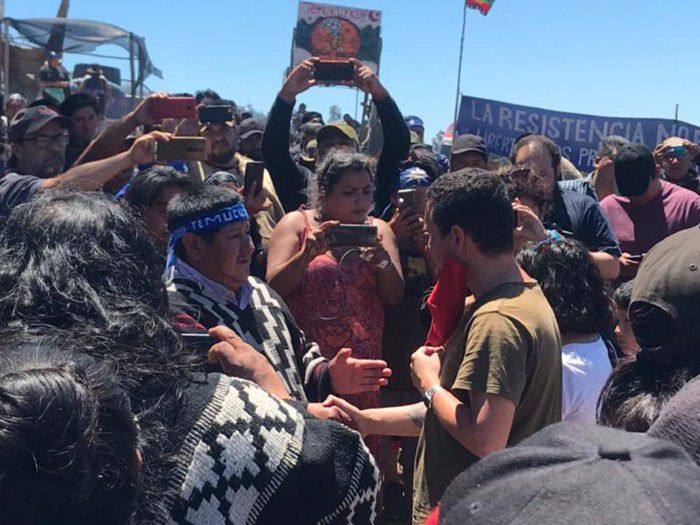 "Busquemos justicia": Padre de Camilo Catrillanca recibió a familia de PDI asesinado