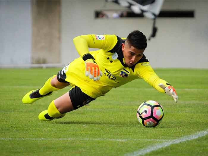 Brayan Cortés y Agustín Orión se pelean el arco de Colo Colo