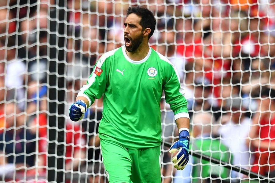 Hasta Iker Casillas se sumó a los elogios para Claudio Bravo