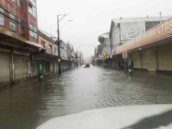 Alerta roja por lluvias en las comunas de Puerto Montt y Hualaihué