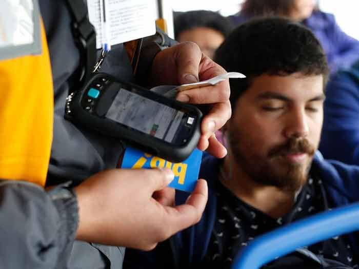 Realizan denuncia ciudadana por caducidad de tarjetas bip! y prepago