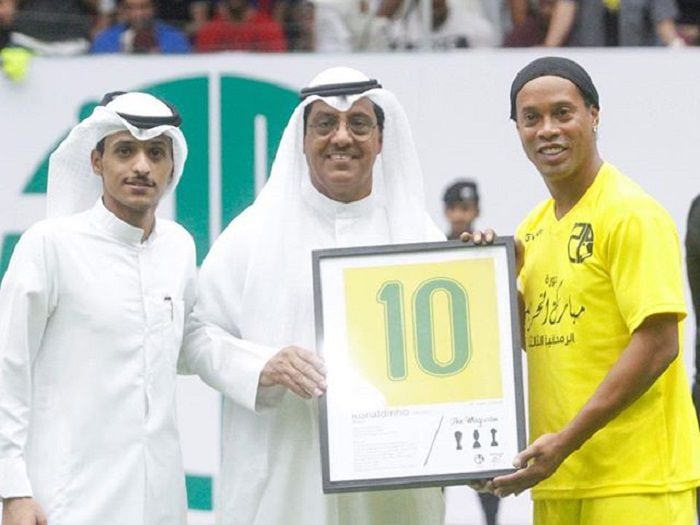 Cuento del tío: Ronaldinho sufrió millonaria estafa en Kuwait