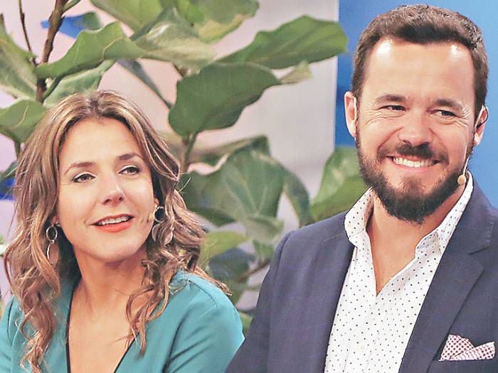 Julia Vial y Eduardo de la Iglesia por cambio de horario de Hola Chile: "Hay un público gigante"