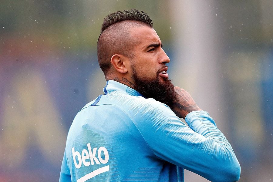 Puede jugar hasta de arquero: Vidal va por la Copa del Rey