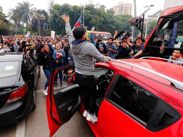 "Es una práctica fascista": diputado Javier Macaya en picada contra "el que baila pasa"