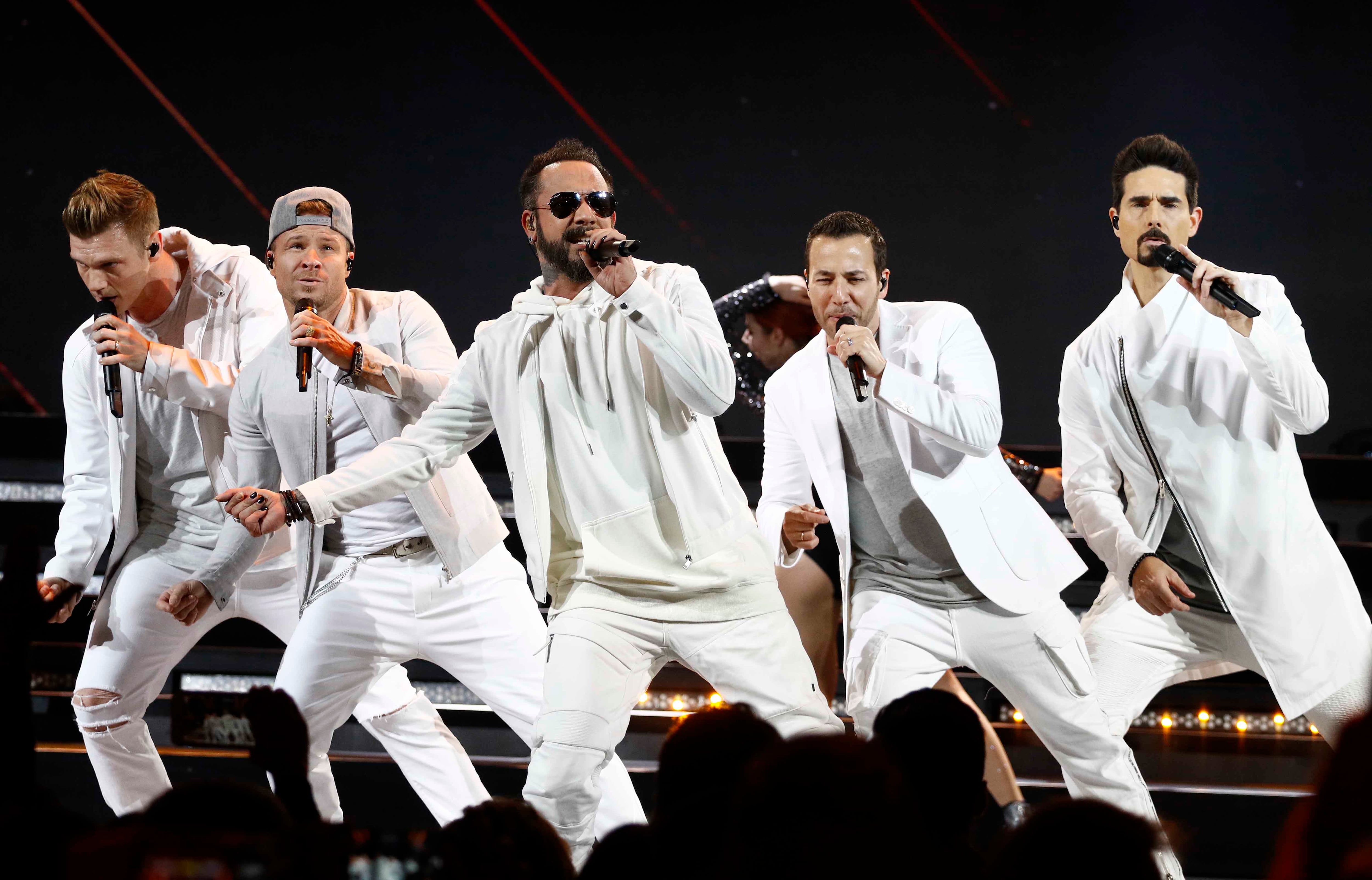 Resumen para flojos: Backstreet Boys desempolvaron sus mejores éxitos