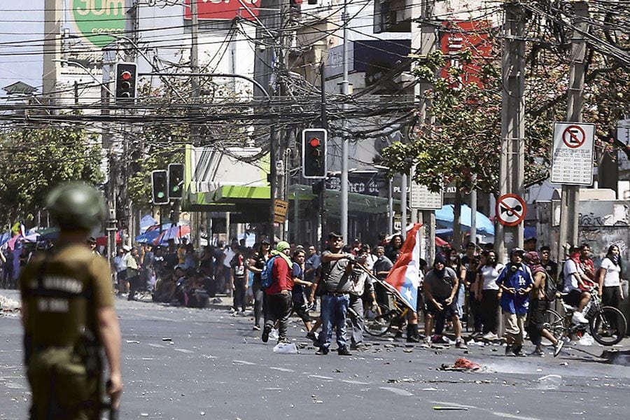 Batalla campal tras nuevo cierre de estación Puente Alto