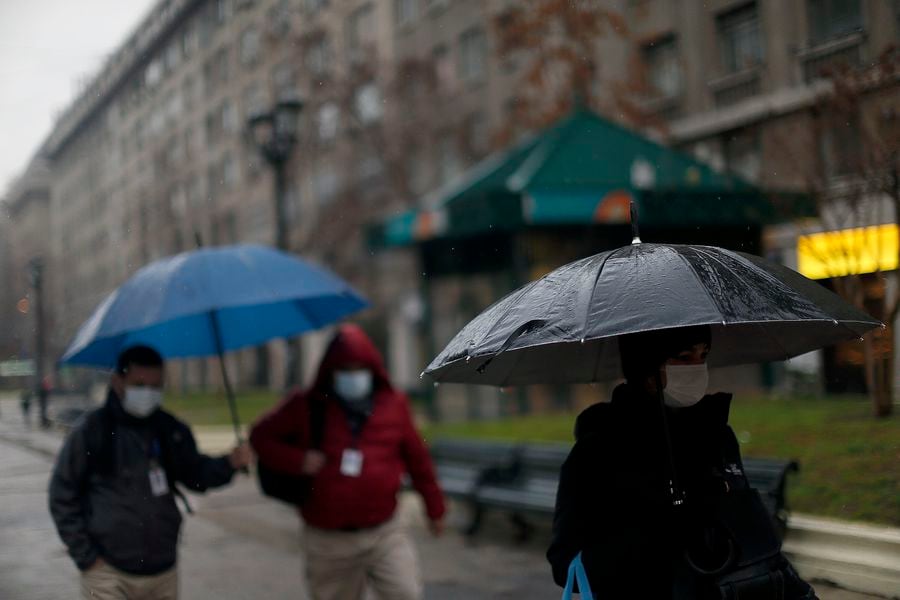 ¿Habrá lluvia en Santiago?: adelantan primavera con precipitaciones "muy escasas"