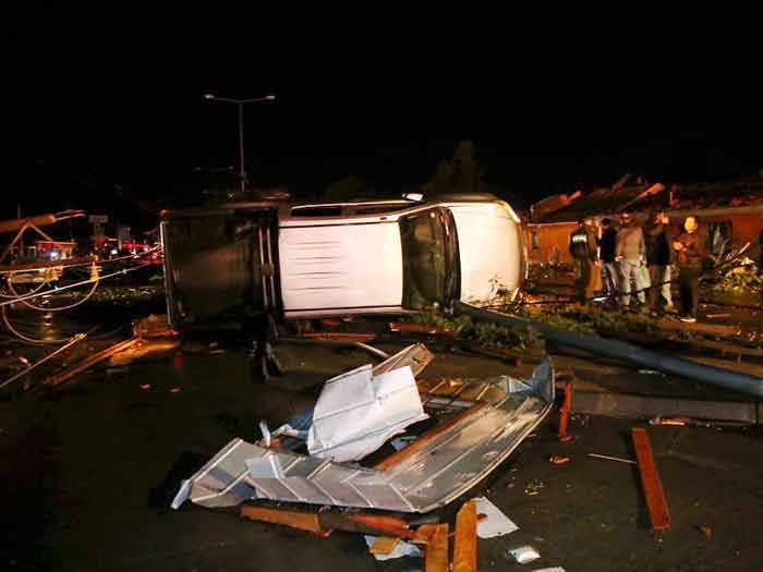 [Videos] Los registros más impactantes del tornado en Los Ángeles