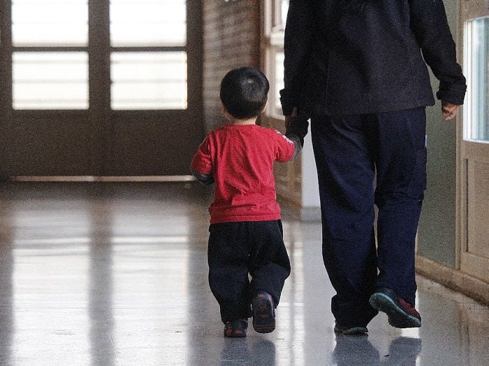 Revelan lío familiar tras video de niño golpeado por su madre en Valparaíso