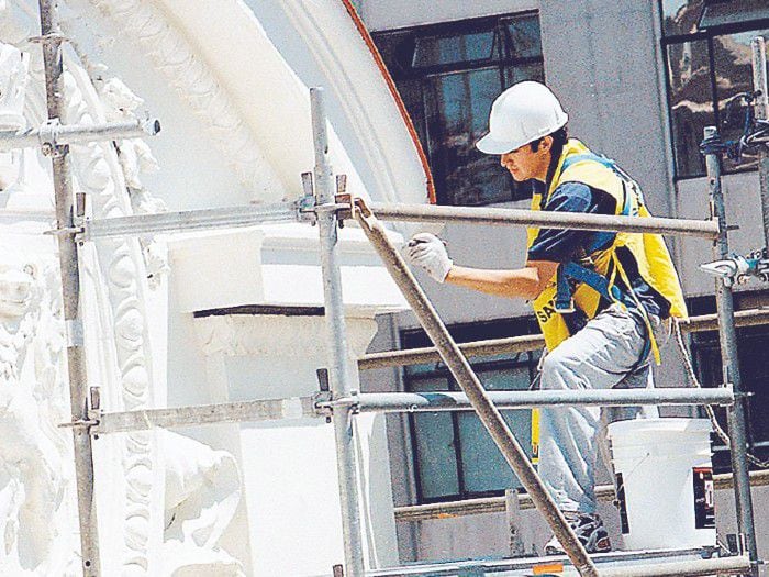 No se suba a un andamio sin estos elementos de seguridad