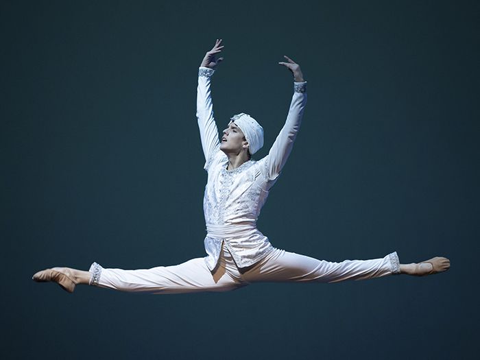 Ballet de lujo al gratín: Bailarín chileno arma gala clásica para ver online