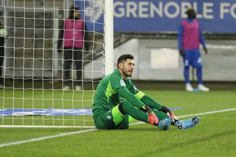 "La pelota dejó mis manos": arquero francés se mandó el blooper del año