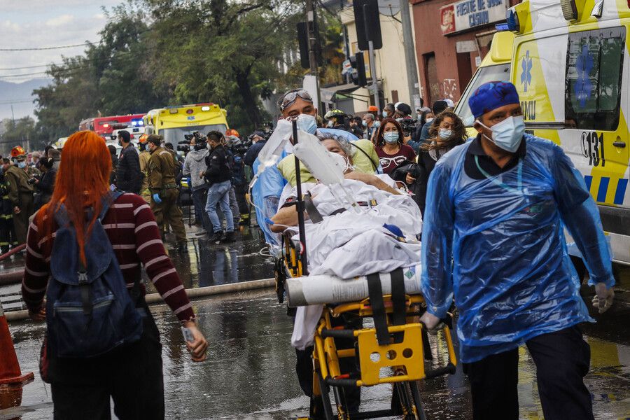 Héroes: Funcionarios del San Borja Arriarán logran evacuar a sus pacientes en medio de brutal incendio