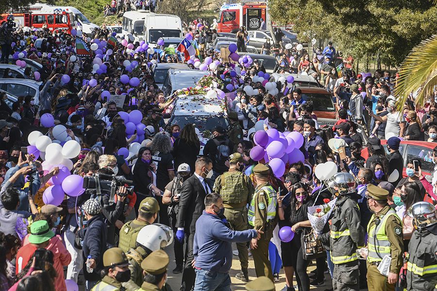 VILLA ALEMANA: Llegada de carroza funebre de Ambar Cornejo al Cementerio